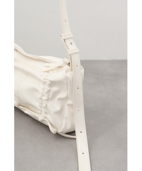AZUL by moussy(アズールバイマウジー)の「リボンデザインギャザーショルダーバッグ(ショルダーバッグ・レディース・アイボリー/ブラック・FREE)」の6枚目の写真