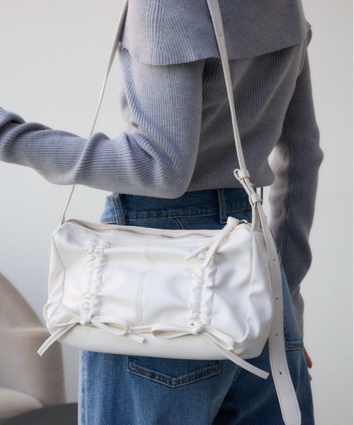 AZUL by moussy(アズールバイマウジー)の「リボンデザインギャザーショルダーバッグ(ショルダーバッグ・レディース・アイボリー/ブラック・FREE)」の17枚目の写真