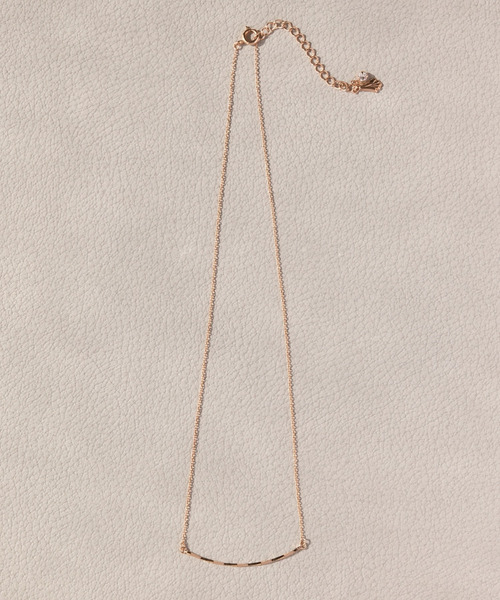 Phoebe（フィービィー）の「ツイストラインネックレス　ローズゴールド/全長:40cm+アジャスター5cm（ネックレス・レディース・ピンクゴールド・FREE）」の5枚目の写真