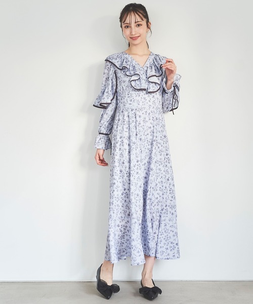 31 Sons de mode(トランテアン ソン ドゥ モード)の「フラワープリントフリルワンピース(ワンピース・レディース・オフホワイト/サックスブルー/ブラック・38/36)」の4枚目の写真
