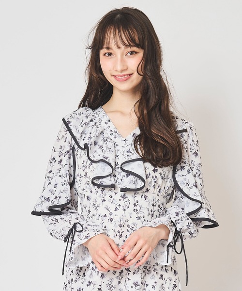 31 Sons de mode(トランテアン ソン ドゥ モード)の「フラワープリントフリルワンピース(ワンピース・レディース・オフホワイト/サックスブルー/ブラック・38/36)」の11枚目の写真