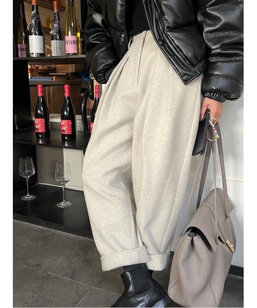 Mela(メラ)の「リラックスタックパンツ(スウェットパンツ・レディース・ブラック/ベージュ・S/M)」の1枚目の写真
