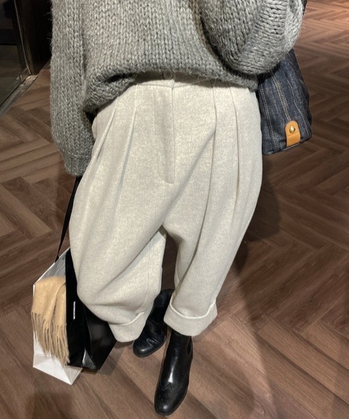 Mela(メラ)の「リラックスタックパンツ(スウェットパンツ・レディース・ブラック/ベージュ・S/M)」の4枚目の写真