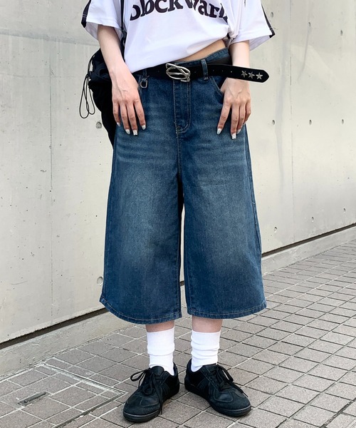 lilful(リルフル)の「ウォッシュ加工 バギーハーフデニムパンツ(デニムパンツ・レディース・ブラック/ブルー/ブルー系その他・M/L/S)」の2枚目の写真