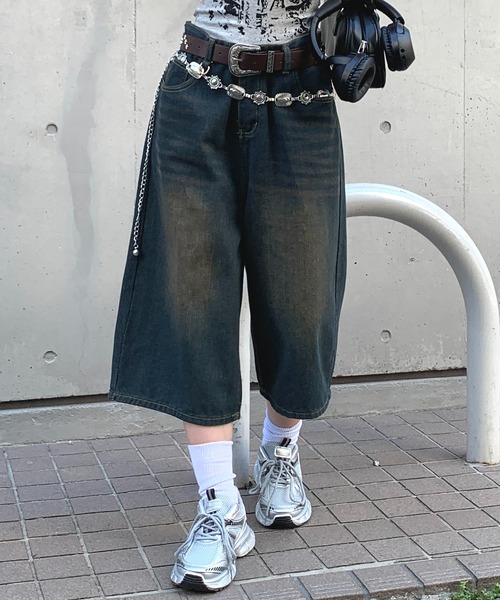 lilful(リルフル)の「ウォッシュ加工 バギーハーフデニムパンツ(デニムパンツ・レディース・ブラック/ブルー/ブルー系その他・M/L/S)」の1枚目の写真