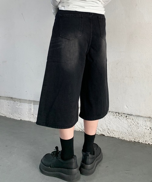 lilful(リルフル)の「ウォッシュ加工 バギーハーフデニムパンツ(デニムパンツ・レディース・ブラック/ブルー/ブルー系その他・M/L/S)」の9枚目の写真