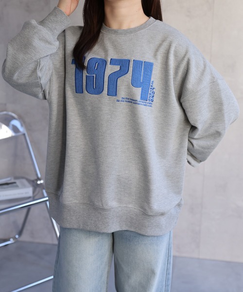 ap retro（アプレトロ）の「【選べる】BIGロゴスウェット / トレーナー　ナンバリングデザイン・ロゴ刺繍（スウェット・レディース・オフホワイト/アイボリー/スミクロ/グレー/オートミール/ブルー/ブラック・FREE）」の6枚目の写真