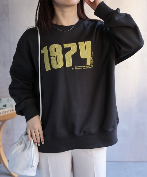 ap retro（アプレトロ）の「【選べる】BIGロゴスウェット / トレーナー　ナンバリングデザイン・ロゴ刺繍（スウェット・レディース・オフホワイト/アイボリー/スミクロ/グレー/オートミール/ブルー/ブラック・FREE）」の5枚目の写真