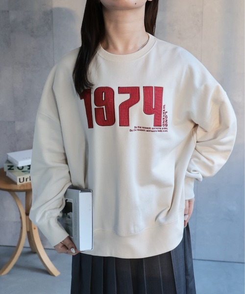 ap retro（アプレトロ）の「【選べる】BIGロゴスウェット / トレーナー　ナンバリングデザイン・ロゴ刺繍（スウェット・レディース・オフホワイト/アイボリー/スミクロ/グレー/オートミール/ブルー/ブラック・FREE）」の16枚目の写真