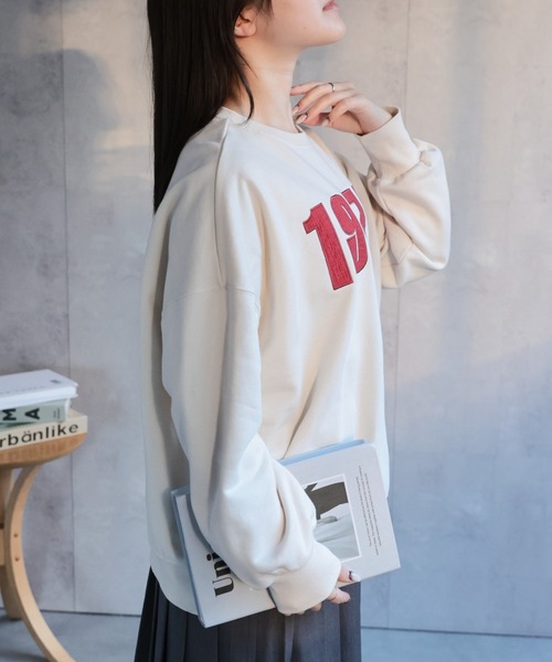 ap retro（アプレトロ）の「【選べる】BIGロゴスウェット / トレーナー　ナンバリングデザイン・ロゴ刺繍（スウェット・レディース・オフホワイト/アイボリー/スミクロ/グレー/オートミール/ブルー/ブラック・FREE）」の18枚目の写真