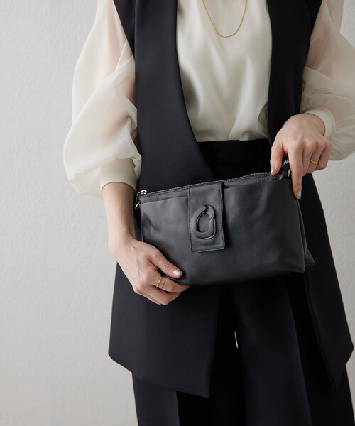 ear PAPILLONNER(イアパピヨネ)の「《2点セット》インナー付きシアーブラウス【SUM1 STYLE(スミスタイル)】(シャツ/ブラウス・レディース・アイボリー/ブラック・FREE)」の6枚目の写真