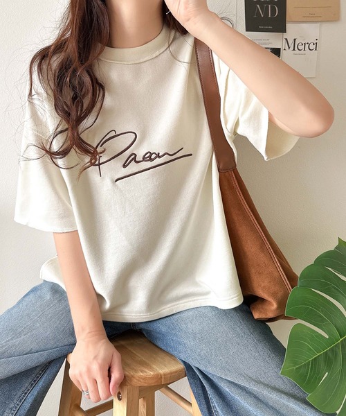 Java(ジャバ)の「《JaVaジャバコラボ》大胆ロゴで魅せる。前後2way裏毛胸元PAEANロゴ半袖Tシャツ(Tシャツ/カットソー・レディース・アイボリー/グレイッシュベージュ/ホワイト/オートミール/ネイビー/チャコール・MEDIUM/LARGE/X-LARGE/SMALL)」の1枚目の写真