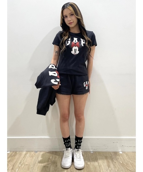 GAP(ギャップ)の「Gap × ディズニー ミニーマウス GAPロゴTシャツ(Tシャツ/カットソー・レディース・ブルー/イエロー/ベージュ/グリーン/コーラル/ブラック/ライトベージュ/グレー/パープル/ブラック系その他・XS/XXS/XL/L/M/S)」の11枚目の写真