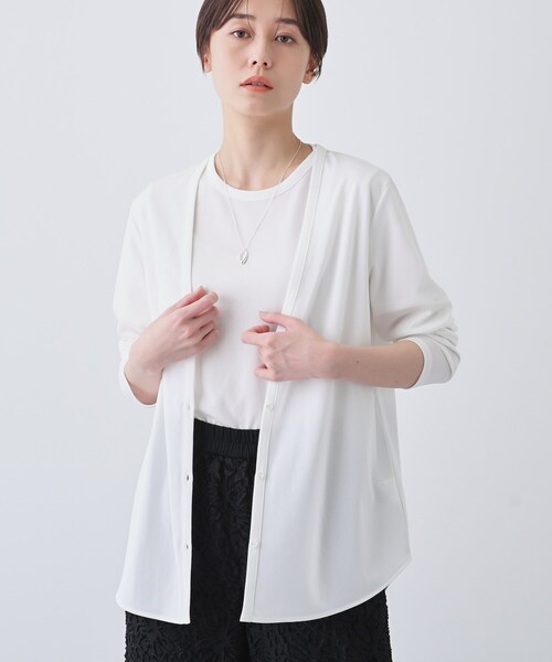 INDIVI（インディヴィ）の「【日本製／トリアセテート】ラウンドヘムカーディガン（カーディガン/ボレロ・レディース・ホワイト/ブラック・40/38/36/05/15 /13/19）」の2枚目の写真