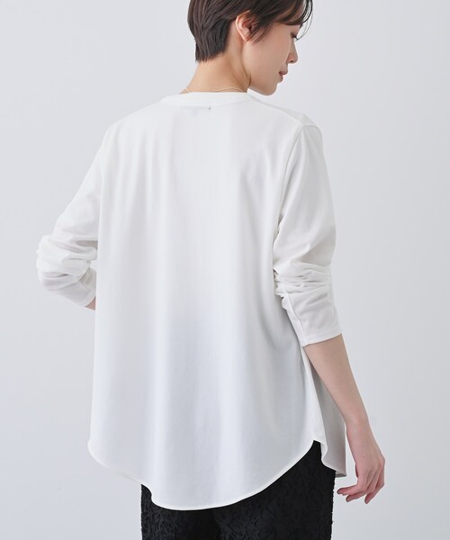 INDIVI（インディヴィ）の「【日本製／トリアセテート】ラウンドヘムカーディガン（カーディガン/ボレロ・レディース・ホワイト/ブラック・40/38/36/05/15 /13/19）」の5枚目の写真