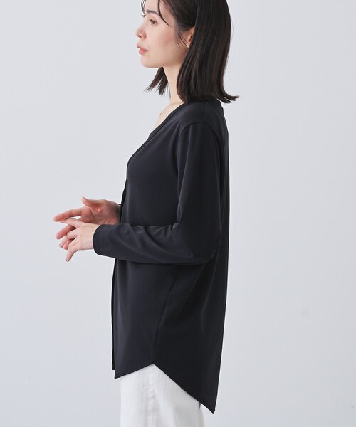 INDIVI（インディヴィ）の「【日本製／トリアセテート】ラウンドヘムカーディガン（カーディガン/ボレロ・レディース・ホワイト/ブラック・40/38/36/05/15 /13/19）」の8枚目の写真