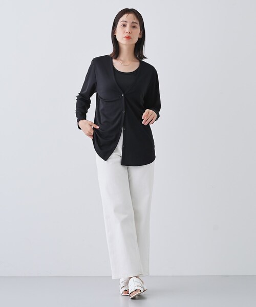 INDIVI（インディヴィ）の「【日本製／トリアセテート】ラウンドヘムカーディガン（カーディガン/ボレロ・レディース・ホワイト/ブラック・40/38/36/05/15 /13/19）」の10枚目の写真