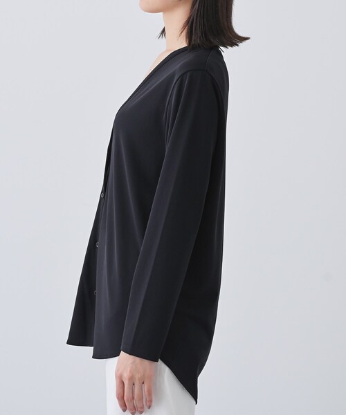 INDIVI（インディヴィ）の「【日本製／トリアセテート】ラウンドヘムカーディガン（カーディガン/ボレロ・レディース・ホワイト/ブラック・40/38/36/05/15 /13/19）」の13枚目の写真