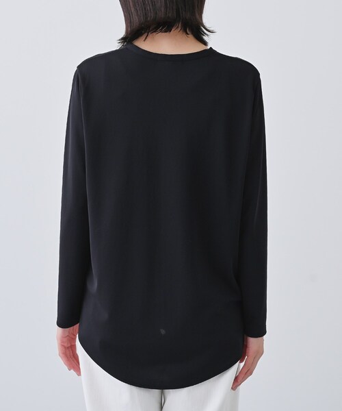 INDIVI（インディヴィ）の「【日本製／トリアセテート】ラウンドヘムカーディガン（カーディガン/ボレロ・レディース・ホワイト/ブラック・40/38/36/05/15 /13/19）」の14枚目の写真