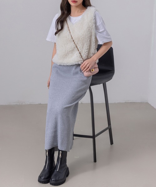 DAY CLOSET（デイ クローゼット）の「【ショート丈/裏地付き/Vネックで小顔魅せ】モコモコプードルファーベスト/ジレ レディース（ベスト・レディース・アイボリー/ブラック/ベージュ/ブラウン・FREE）」の9枚目の写真