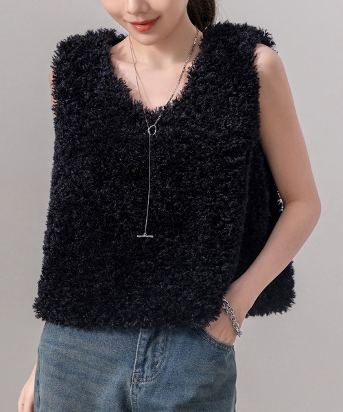 DAY CLOSET（デイ クローゼット）の「【ショート丈/裏地付き/Vネックで小顔魅せ】モコモコプードルファーベスト/ジレ レディース（ベスト・レディース・アイボリー/ブラック/ベージュ/ブラウン・FREE）」の12枚目の写真