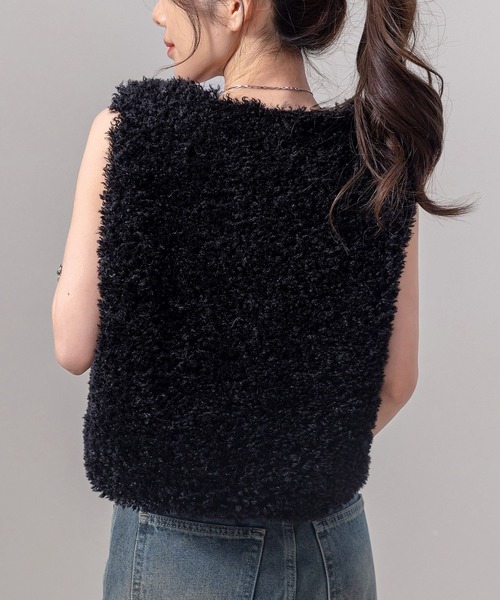 d.i.a ショート丈ベスト　黒 ショート丈/裏地付き/Vネックで小顔魅せ】モコモコプードルファー
