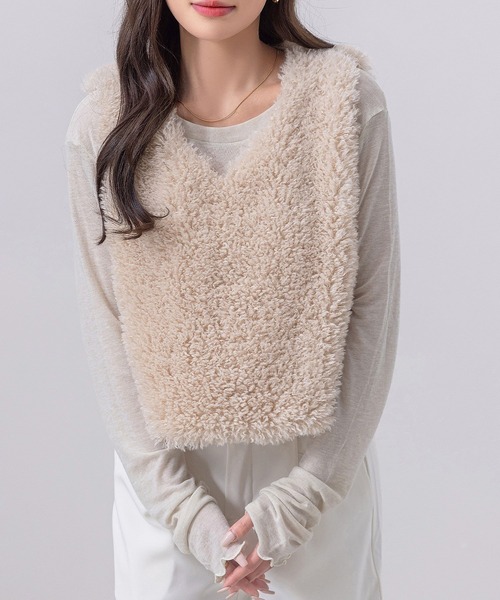 DAY CLOSET（デイ クローゼット）の「【ショート丈/裏地付き/Vネックで小顔魅せ】モコモコプードルファーベスト/ジレ レディース（ベスト・レディース・アイボリー/ブラック/ベージュ/ブラウン・FREE）」の21枚目の写真