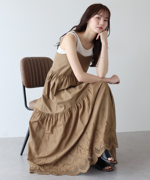 BLUEEAST（ブルーイースト）の「《お気に入り1.4万人突破！/ロング＆ショート選べる着丈》コットンレースキャミワンピース（ワンピース・レディース・ホワイト/ブラウン/ブラック/サックスブルー・MEDIUM/SHORT）」の3枚目の写真