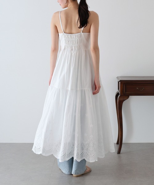 BLUEEAST（ブルーイースト）の「《お気に入り1.4万人突破！/ロング＆ショート選べる着丈》コットンレースキャミワンピース（ワンピース・レディース・ホワイト/ブラウン/ブラック/サックスブルー・MEDIUM/SHORT）」の6枚目の写真