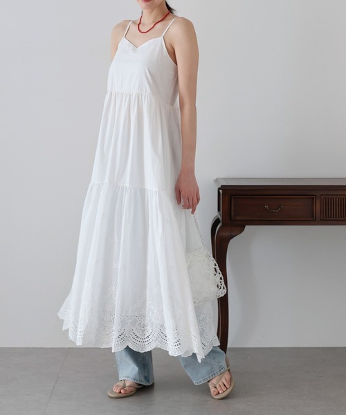 BLUEEAST（ブルーイースト）の「《お気に入り1.4万人突破！/ロング＆ショート選べる着丈》コットンレースキャミワンピース（ワンピース・レディース・ホワイト/ブラウン/ブラック/サックスブルー・MEDIUM/SHORT）」の5枚目の写真