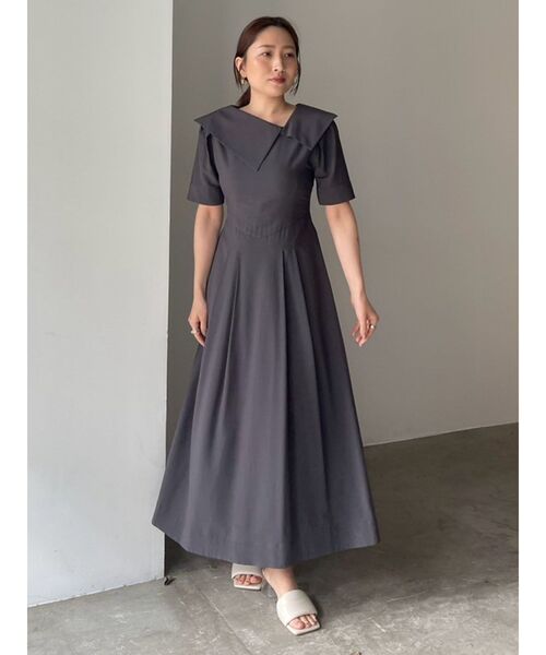 LAGUNAMOON(ラグナムーン)の「アシメカラーネックワンピース(ワンピース・レディース・チャコールグレー/アイボリー/グリーン・MEDIUM/SMALL)」の7枚目の写真