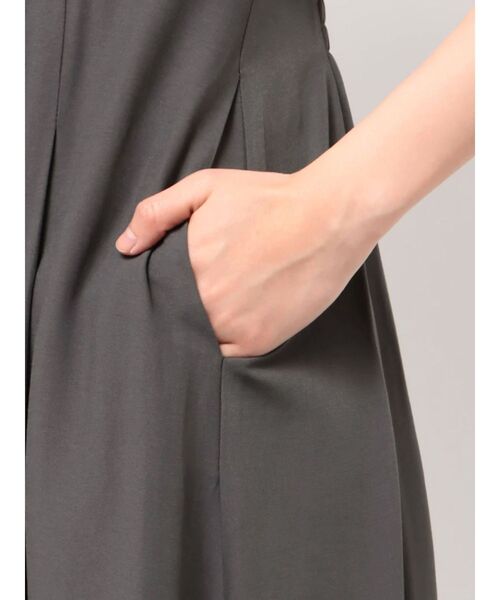 LAGUNAMOON(ラグナムーン)の「アシメカラーネックワンピース(ワンピース・レディース・チャコールグレー/アイボリー/グリーン・MEDIUM/SMALL)」の14枚目の写真