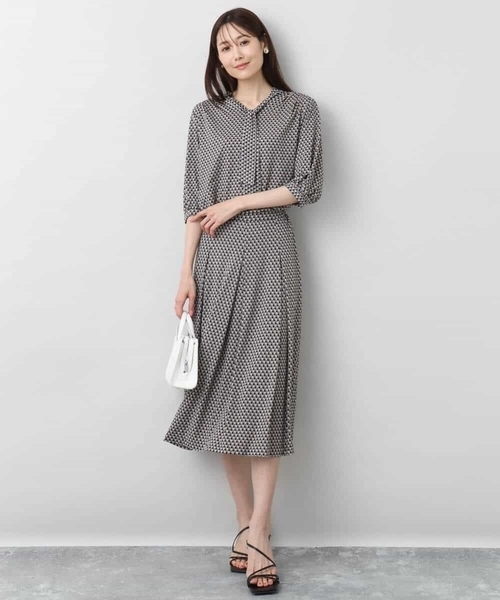 MK MICHEL  / エムケーミッシェルクラン 幾何柄ボウタイジャージーカットソー/洗える エムケー ミッシェルクラン MK MICHEL KLEIN 幾何柄ボウタイ