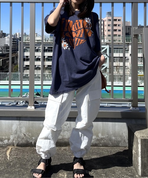MODISH GAZE(モディシュガゼ)の「【MODISH GAZE】ハート ピグメントTシャツ(Tシャツ/カットソー・レディース・ネイビー/アイボリー・FREE)」の22枚目の写真