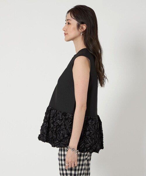 UNITED ARROWS（ユナイテッドアローズ）の「フラワー サテン コンビ ベスト（ベスト・レディース・ネイビー/ベージュ/ブラック・FREE）」の14枚目の写真