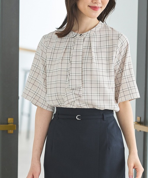 Honeys(ハニーズ)の「5分袖ボウタイブラウス(シャツ/ブラウス・レディース・ネイビー系/イエロー系その他/ネイビー/ホワイト系その他/ピンク/ホワイト/ベージュ系その他・3L/L/LL/M/S)」の3枚目の写真