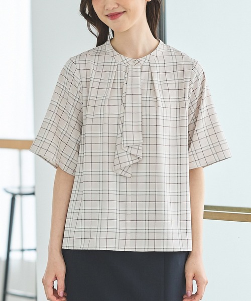 Honeys(ハニーズ)の「5分袖ボウタイブラウス(シャツ/ブラウス・レディース・ネイビー系/イエロー系その他/ネイビー/ホワイト系その他/ピンク/ホワイト/ベージュ系その他・3L/L/LL/M/S)」の22枚目の写真