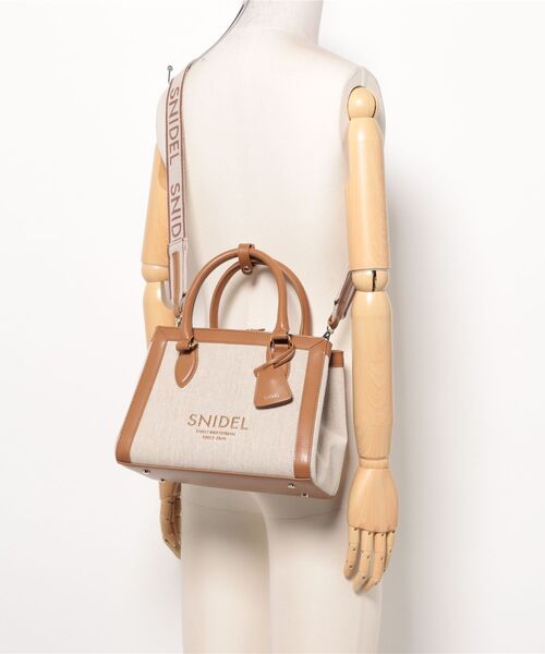 SNIDEL（スナイデル）の「キャンバスロゴバッグ（ショルダーバッグ・レディース・ブラック/ライトベージュ/キャメル・FREE）」の8枚目の写真