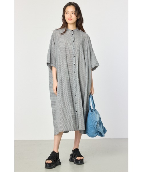 RODEO CROWNS WIDE BOWL（ロデオクラウンズワイドボウル）の「バンドカラールーズワンピース（ワンピース・レディース・ベージュ/ブルー系その他/ブラック系その他/チャコールグレー・FREE）」の2枚目の写真