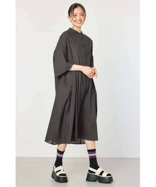 RODEO CROWNS WIDE BOWL（ロデオクラウンズワイドボウル）の「バンドカラールーズワンピース（ワンピース・レディース・ベージュ/ブルー系その他/ブラック系その他/チャコールグレー・FREE）」の11枚目の写真