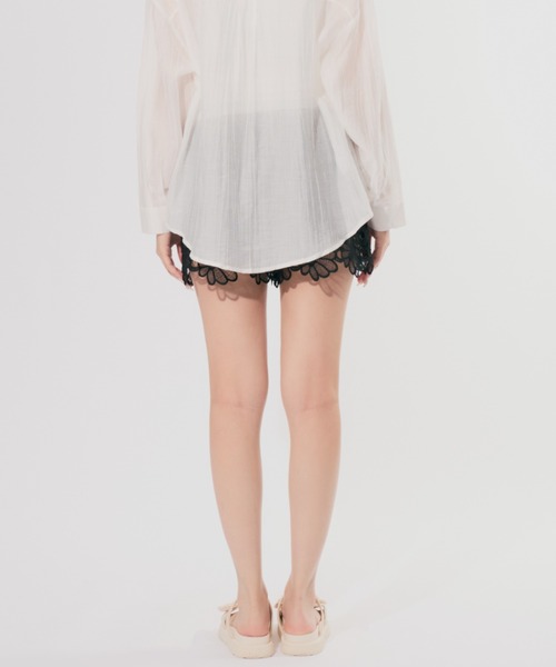 JilLA(ジルア)の「Flower Lace Short pants / フラワーレースショートパンツ(スウェットパンツ・レディース・ホワイト/ブラック・FREE)」の5枚目の写真