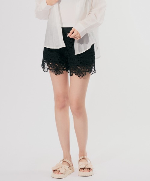 JilLA(ジルア)の「Flower Lace Short pants / フラワーレースショートパンツ(スウェットパンツ・レディース・ホワイト/ブラック・FREE)」の6枚目の写真