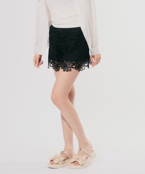 JilLA(ジルア)の「Flower Lace Short pants / フラワーレースショートパンツ(スウェットパンツ・レディース・ホワイト/ブラック・FREE)」の9枚目の写真