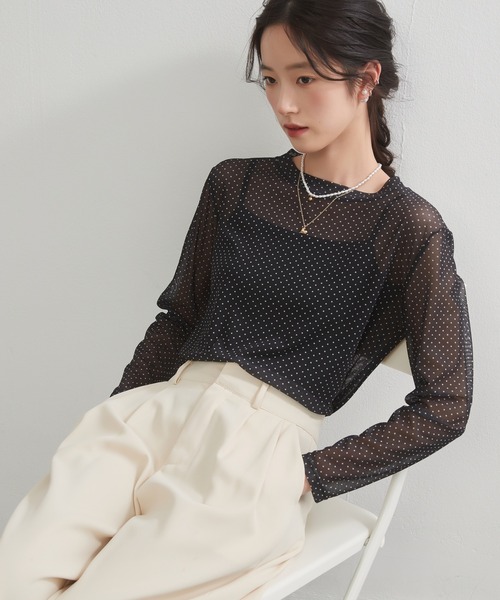 On One's Own(オンワンズオン)の「On One's Own 星座とドット2柄プリントパワーネット長袖シアートップ(Tシャツ/カットソー・レディース・ブラック/グレー系その他/ブラック系その他/ブラウン/ベージュ系その他・FREE)」の2枚目の写真