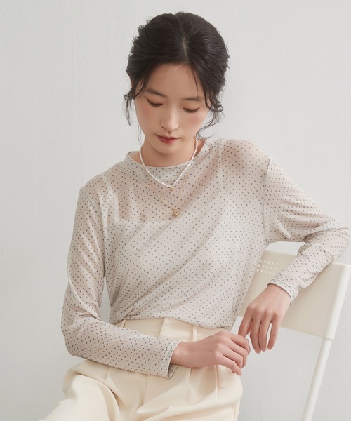 On One's Own(オンワンズオン)の「On One's Own 星座とドット2柄プリントパワーネット長袖シアートップ(Tシャツ/カットソー・レディース・ブラック/グレー系その他/ブラック系その他/ブラウン/ベージュ系その他・FREE)」の3枚目の写真