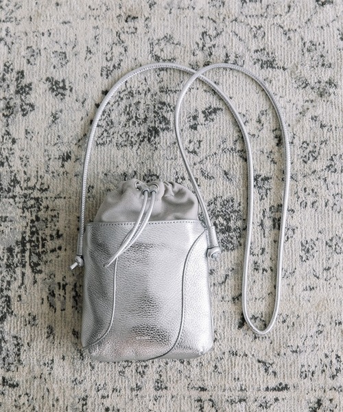 Beau're(ヴュレ)の「BEAURE Mini Drawstring Pouch ショルダー Bag(ショルダーバッグ・レディース・ブラウン/パープル系その他/ブラック/シルバー・FREE)」の4枚目の写真