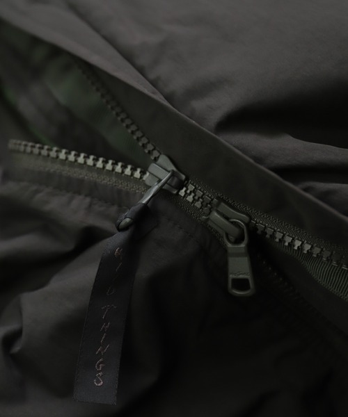 WILD THINGS（ワイルドシングス）の「[WILD THINGS] TRANPORT PARKA / トランスポートパーカー（ダウンジャケット/コート・メンズ・ライトオリーブ/ブラック・L/M）」の7枚目の写真