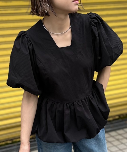 mi via loca（ミヴィアロカ）の「バルーンペプラムトップス（シャツ/ブラウス・レディース・ブラック/ピンク/ホワイト・FREE）」の2枚目の写真