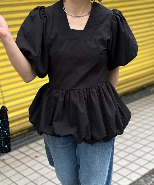 mi via loca（ミヴィアロカ）の「バルーンペプラムトップス（シャツ/ブラウス・レディース・ブラック/ピンク/ホワイト・FREE）」の5枚目の写真