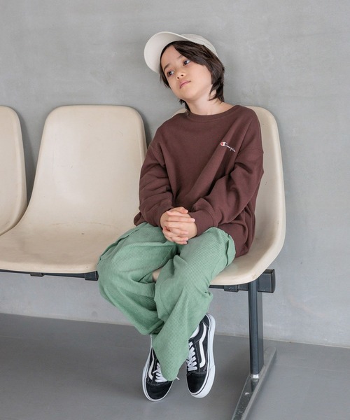 Champion（チャンピオン）の「【Champion(チャンピオン)】別注ルーズフィットプルオーバー(KIDS)（スウェット・キッズ・ブラウン/グリーン/オートミール/パープル・120cm/130cm/140cm/150cm）」の9枚目の写真